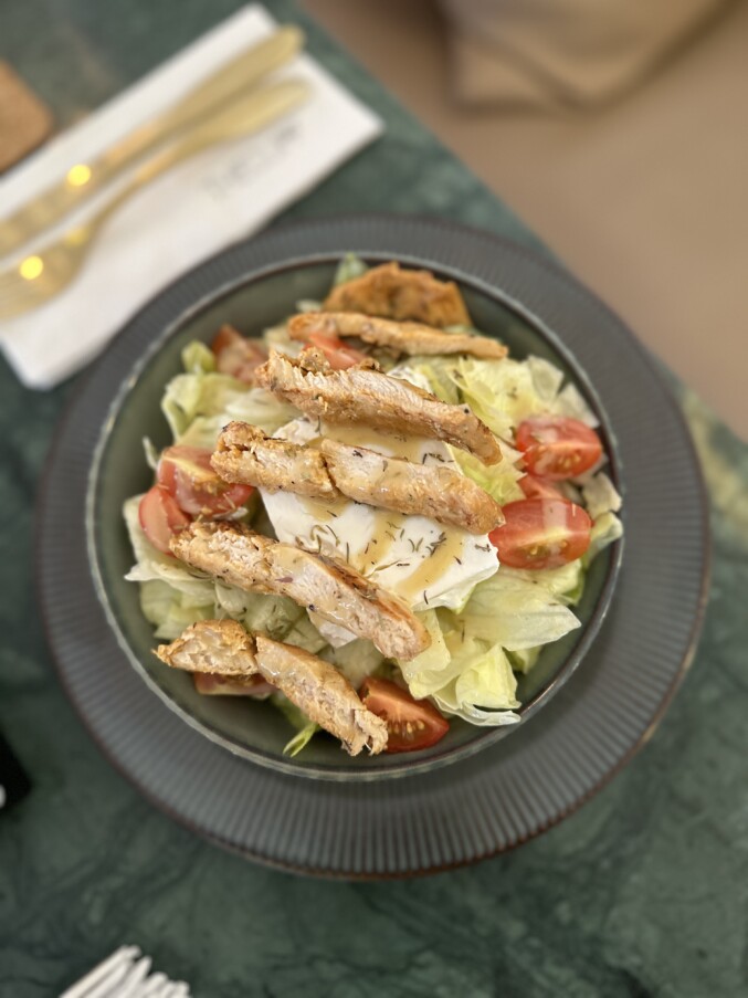 the-cliff-restaurant-Greek salad