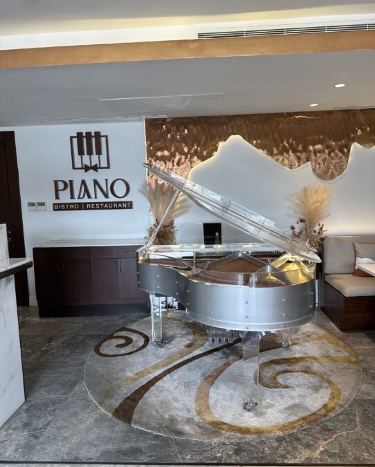 Piano Bistro Brunch Spot in VI